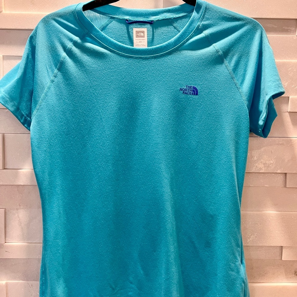 The North Face Vapor Wick Tee Activewear - Women’s M